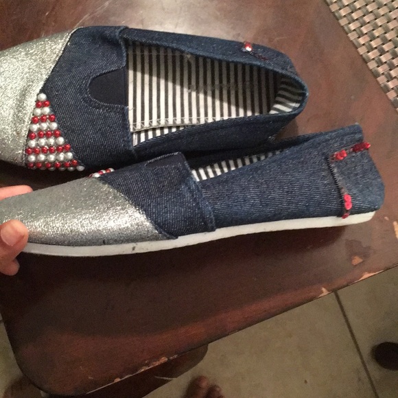 Shoes - Picture 2 of 5